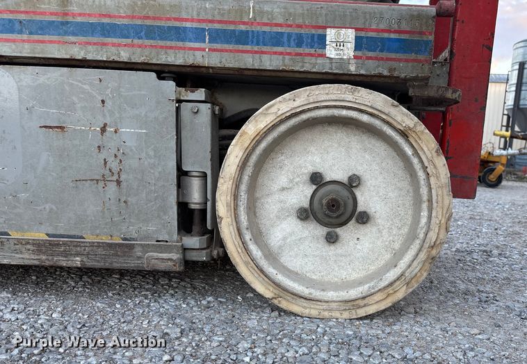 image for item EE4286 Sky Jack SJIII 3226 scissor lift