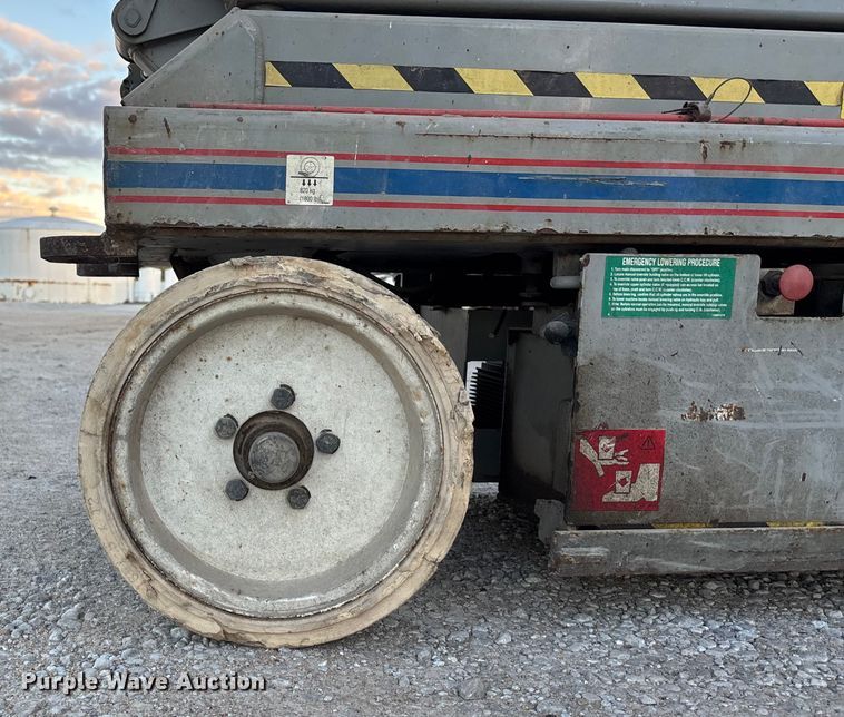 image for item EE4286 Sky Jack SJIII 3226 scissor lift