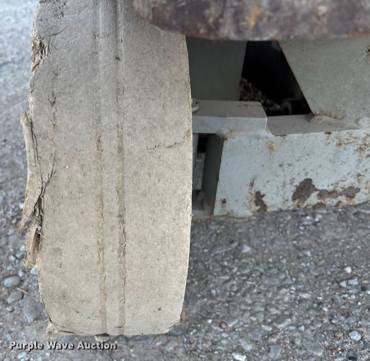 image for item EE4286 Sky Jack SJIII 3226 scissor lift