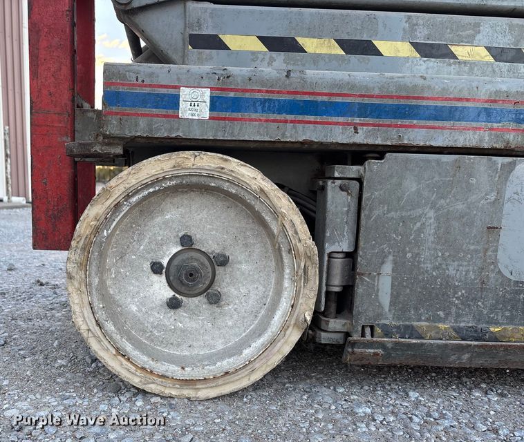 image for item EE4286 Sky Jack SJIII 3226 scissor lift