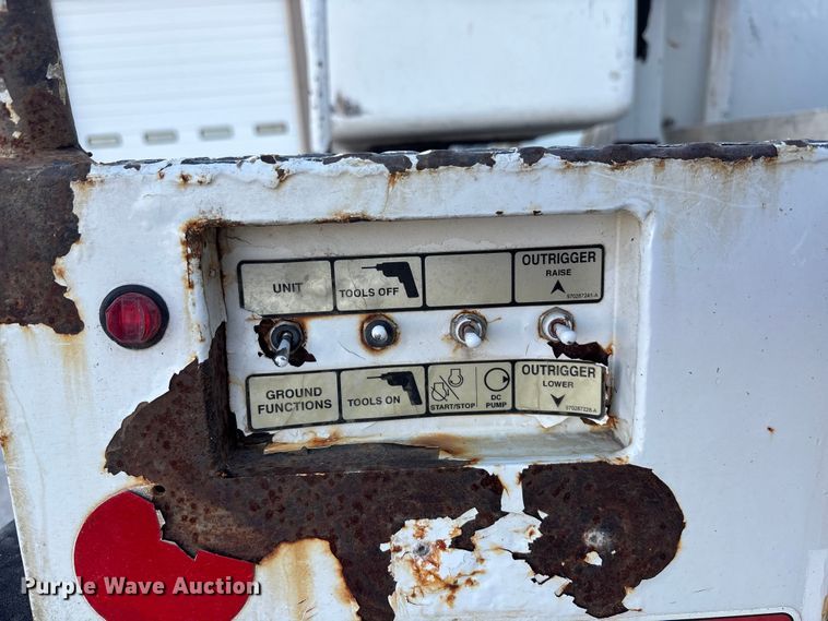 image for item EE4289 2012 Ford F550 bucket truck