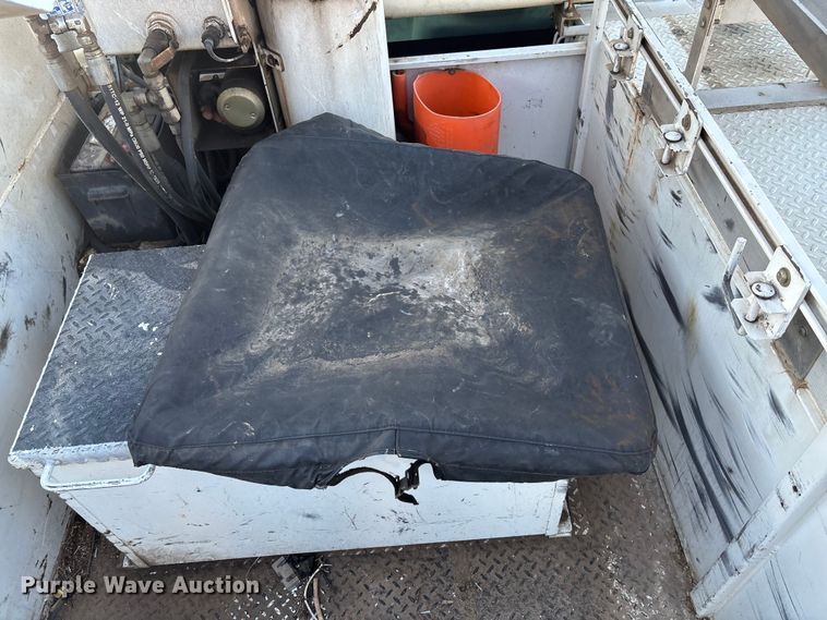 image for item EE4289 2012 Ford F550 bucket truck