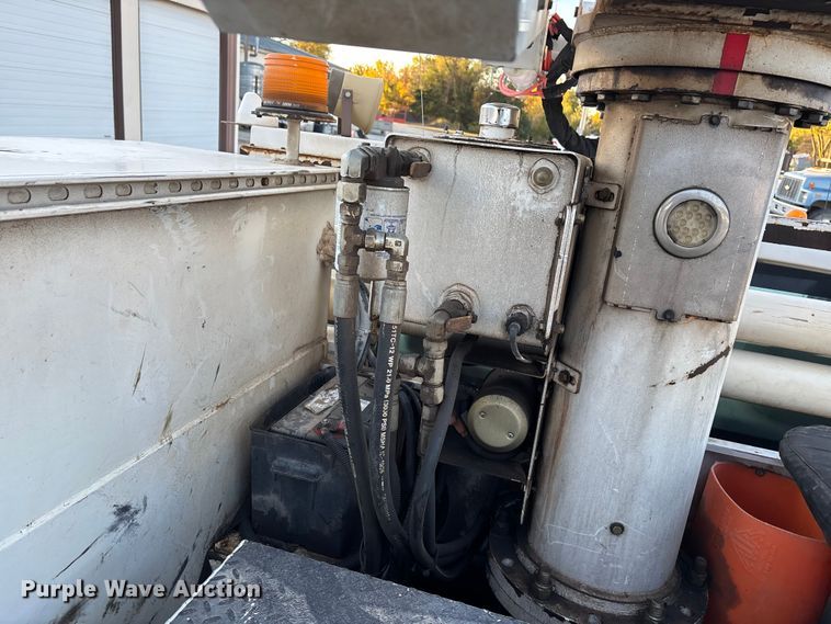 image for item EE4289 2012 Ford F550 bucket truck