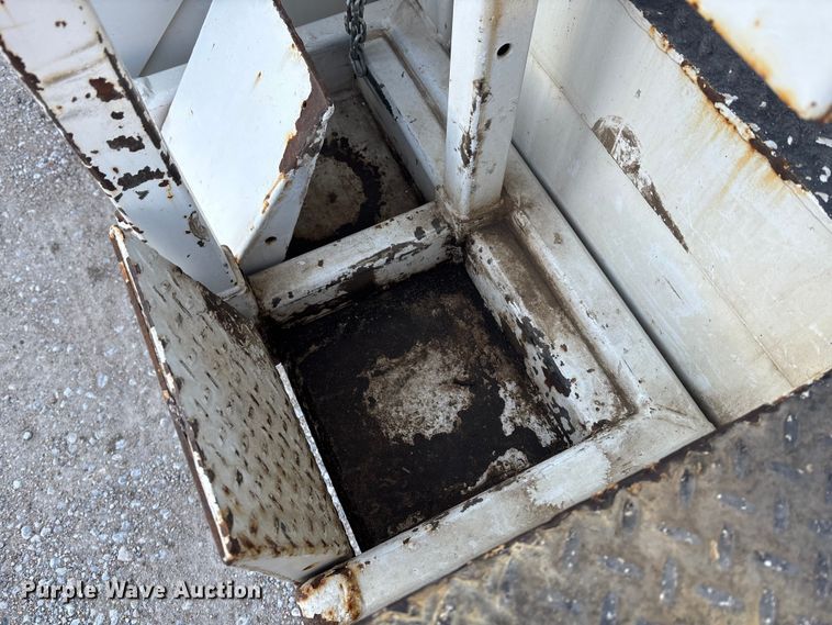 image for item EE4289 2012 Ford F550 bucket truck