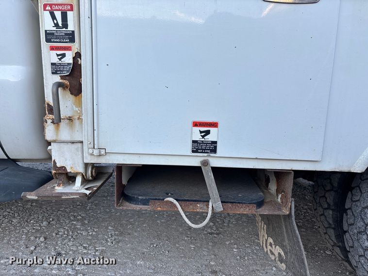 image for item EE4289 2012 Ford F550 bucket truck