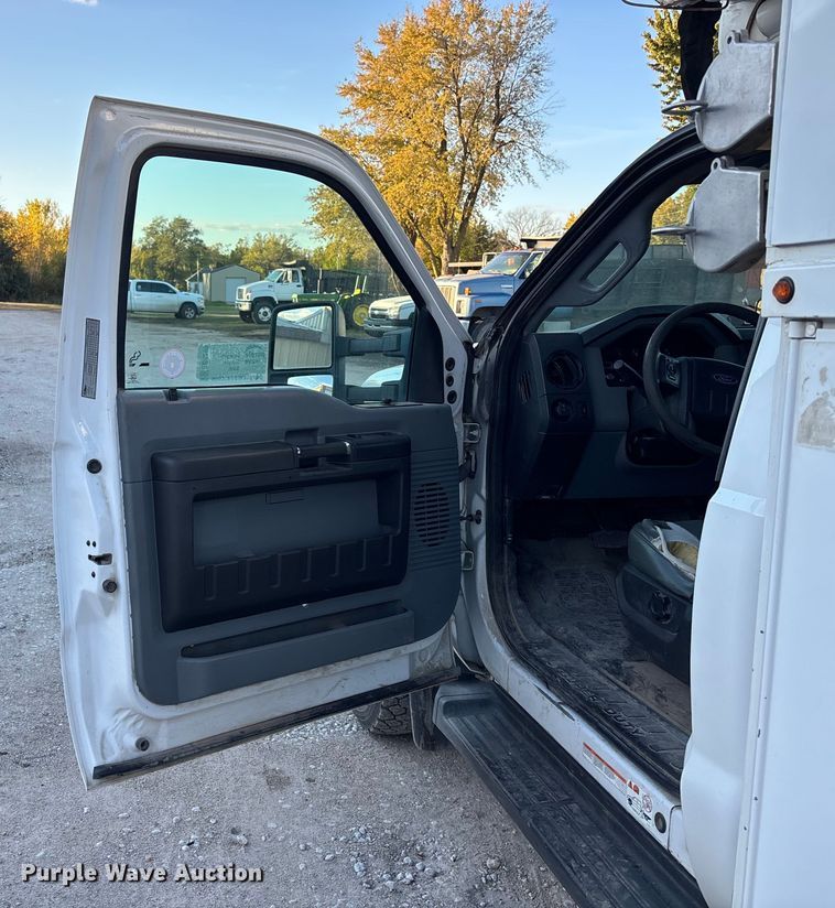 image for item EE4289 2012 Ford F550 bucket truck