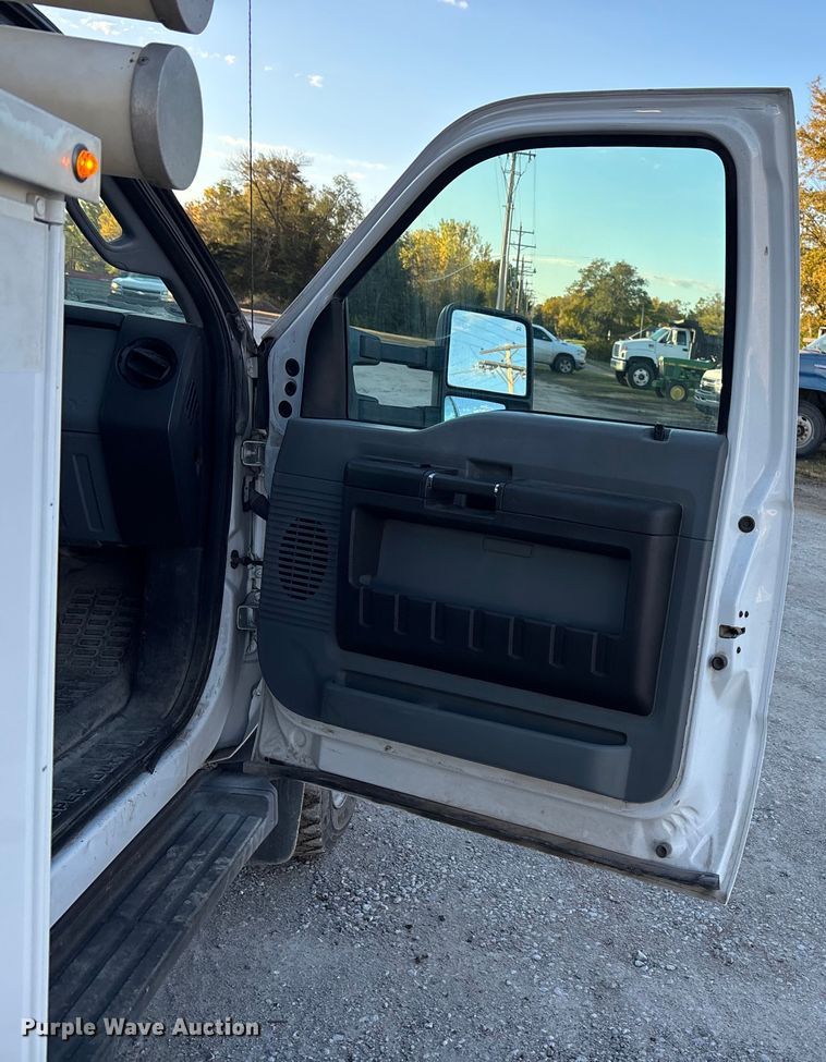 image for item EE4289 2012 Ford F550 bucket truck