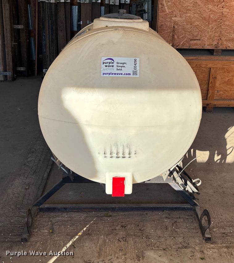 image for item EE4290 Sprayer Tank turf sprayer