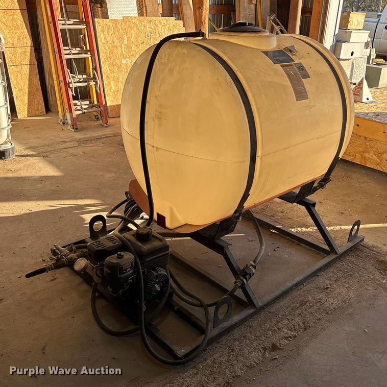 image for item EE4290 Sprayer Tank turf sprayer