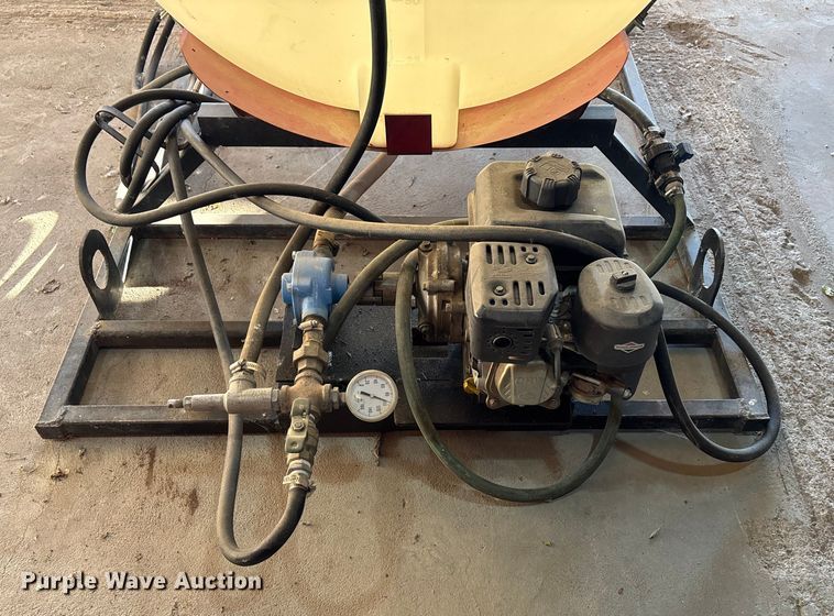 image for item EE4290 Sprayer Tank turf sprayer