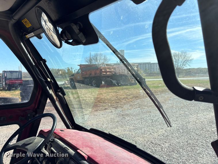 image for item EE4320 2007 Kawasaki Mule 3000 utility vehicle