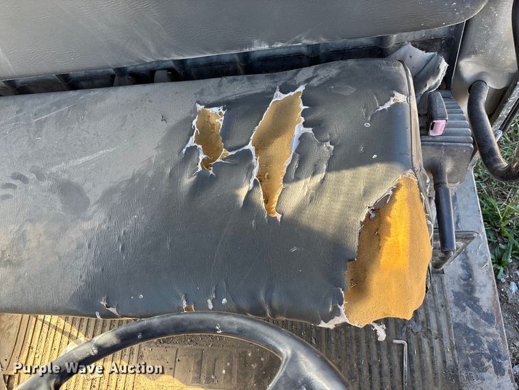 image for item EE4321 Kawasaki Mule 3000 utility vehicle