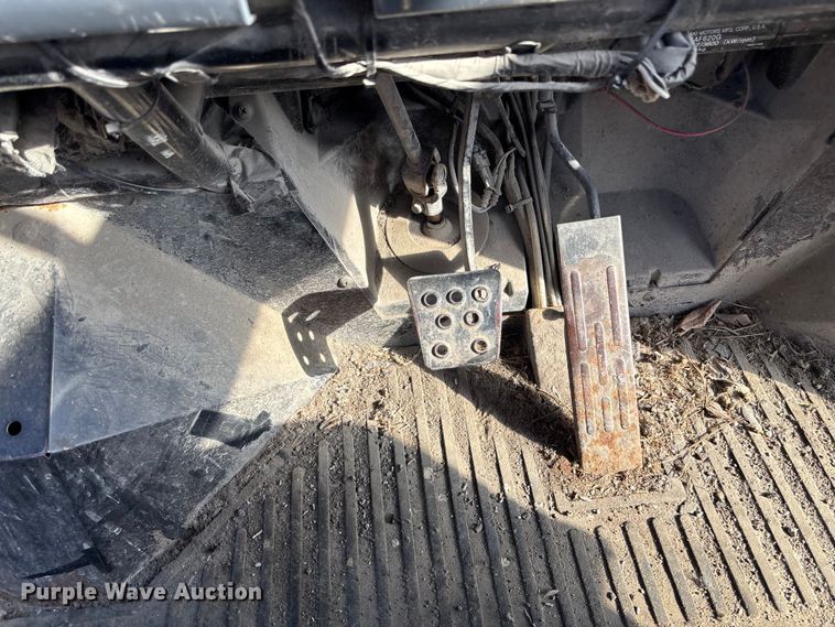 image for item EE4321 Kawasaki Mule 3000 utility vehicle