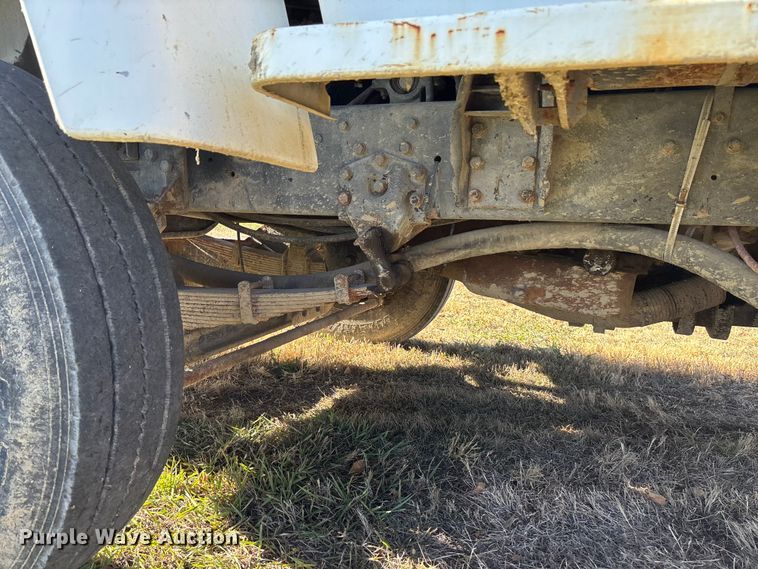 image for item EE4360 1995 Ford LT8000 dump truck