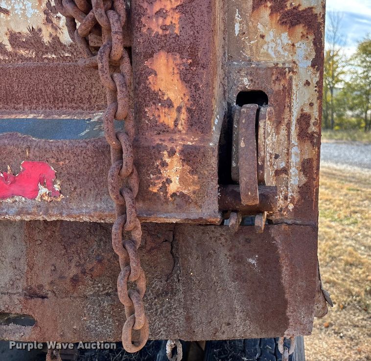 image for item EE4360 1995 Ford LT8000 dump truck