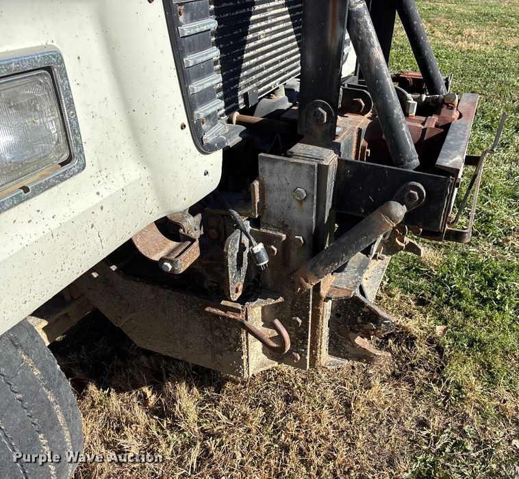 image for item EE4360 1995 Ford LT8000 dump truck