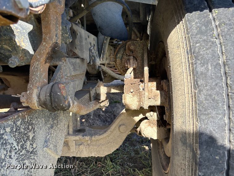 image for item EE4360 1995 Ford LT8000 dump truck