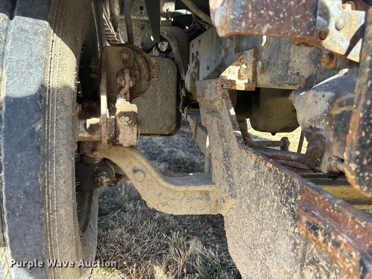 image for item EE4360 1995 Ford LT8000 dump truck