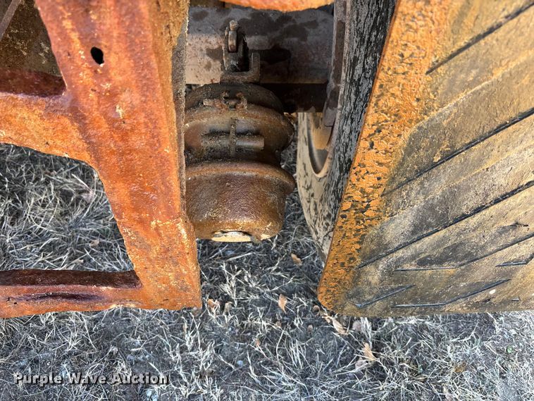 image for item EE4360 1995 Ford LT8000 dump truck