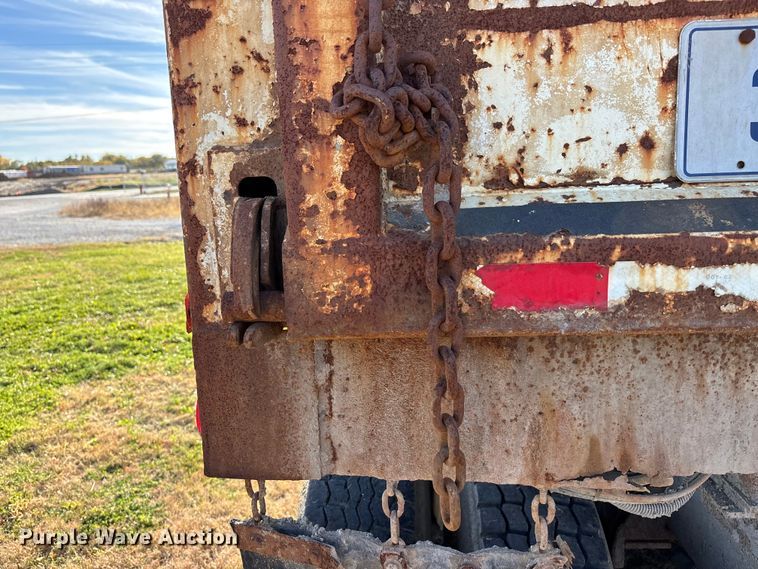 image for item EE4360 1995 Ford LT8000 dump truck