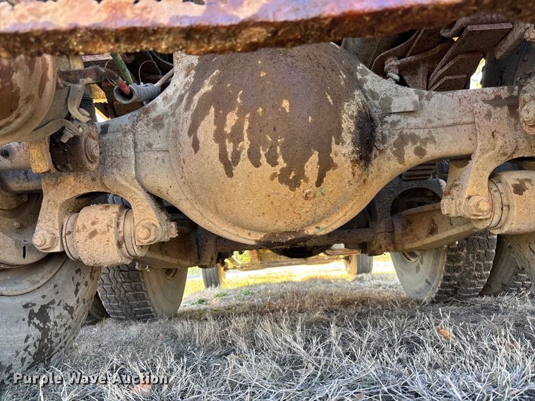 image for item EE4360 1995 Ford LT8000 dump truck