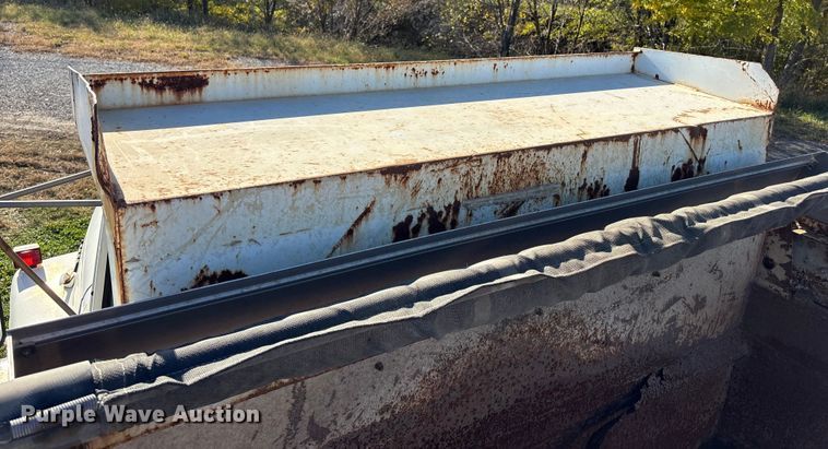 image for item EE4360 1995 Ford LT8000 dump truck