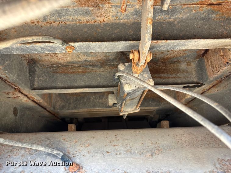 image for item EE4360 1995 Ford LT8000 dump truck