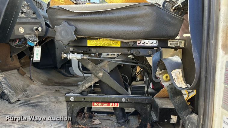 image for item EE4360 1995 Ford LT8000 dump truck