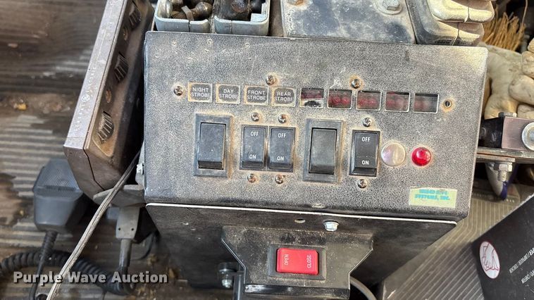 image for item EE4360 1995 Ford LT8000 dump truck