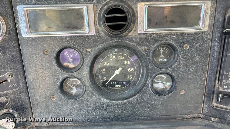 image for item EE4360 1995 Ford LT8000 dump truck