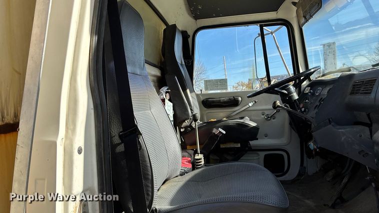 image for item EE4360 1995 Ford LT8000 dump truck