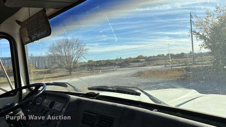 image for item EE4360 1995 Ford LT8000 dump truck