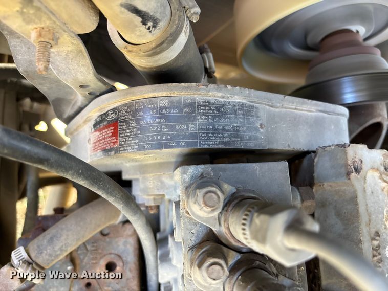 image for item EE4360 1995 Ford LT8000 dump truck