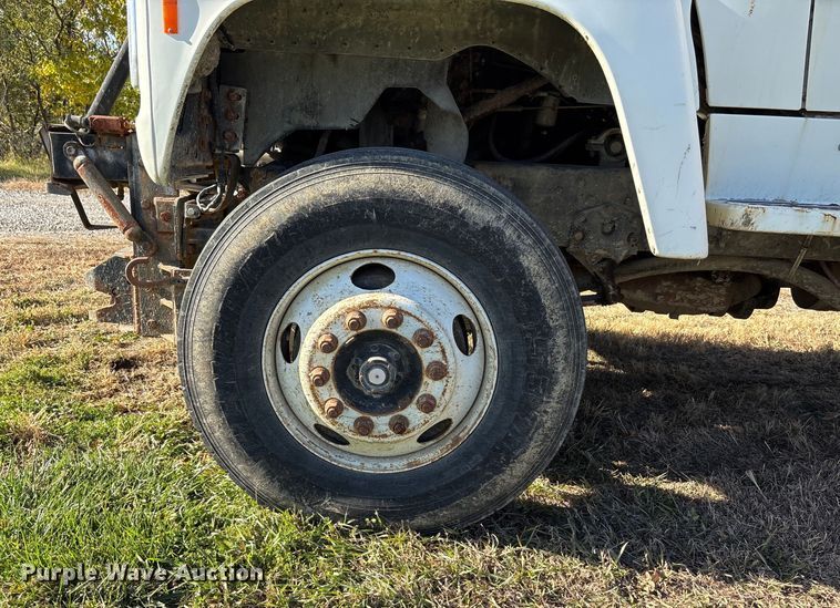 image for item EE4360 1995 Ford LT8000 dump truck