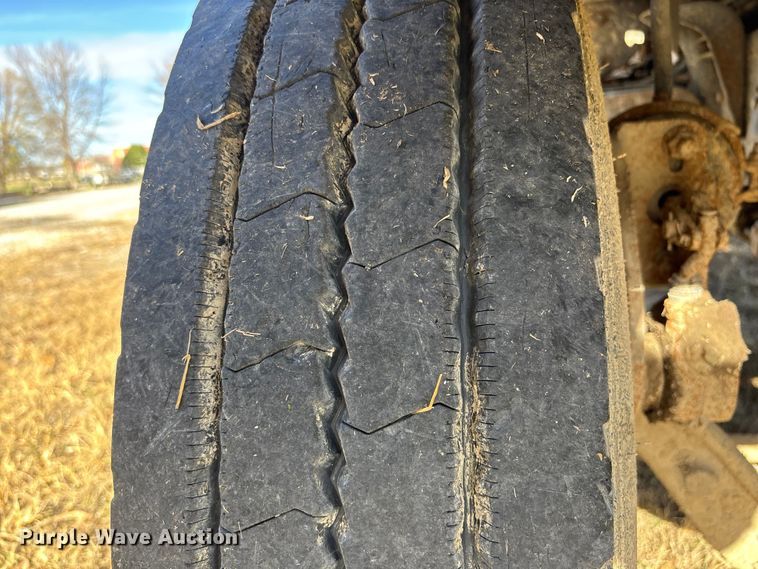 image for item EE4360 1995 Ford LT8000 dump truck