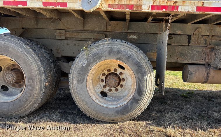 image for item EE4360 1995 Ford LT8000 dump truck