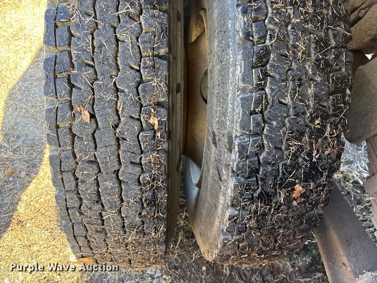 image for item EE4360 1995 Ford LT8000 dump truck