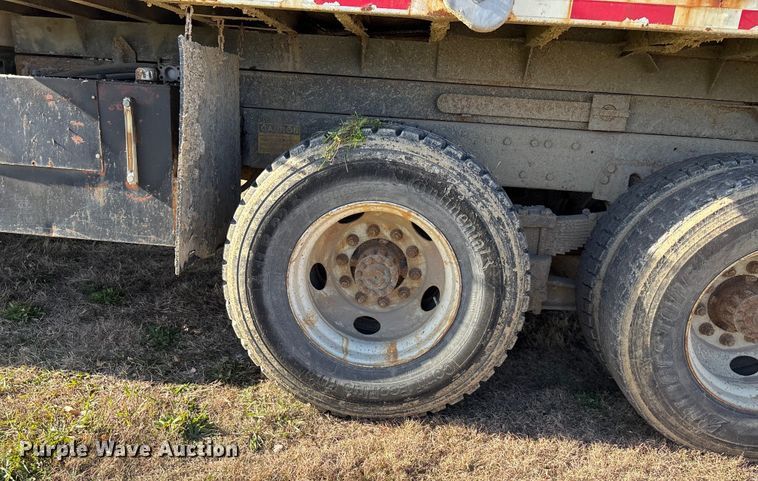 image for item EE4360 1995 Ford LT8000 dump truck