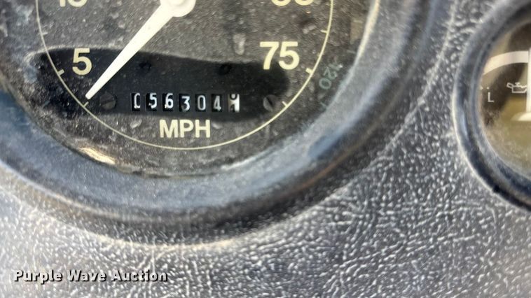 image for item EE4360 1995 Ford LT8000 dump truck