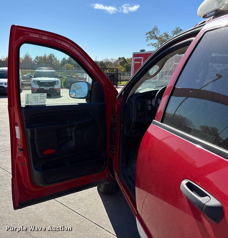 image for item EE4364 2005 Dodge Ram 1500 Quad Cab pickup truck