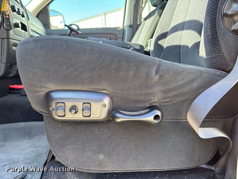 image for item EE4364 2005 Dodge Ram 1500 Quad Cab pickup truck