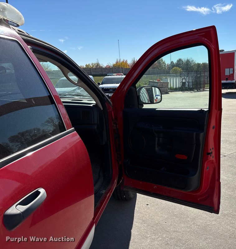 image for item EE4364 2005 Dodge Ram 1500 Quad Cab pickup truck