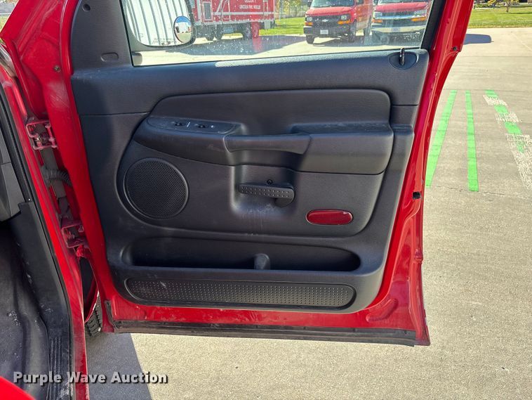 image for item EE4364 2005 Dodge Ram 1500 Quad Cab pickup truck