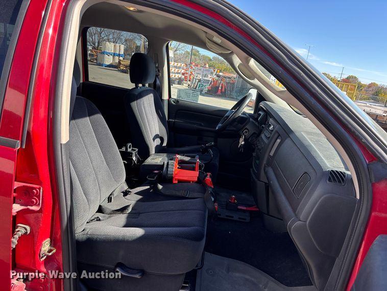 image for item EE4364 2005 Dodge Ram 1500 Quad Cab pickup truck