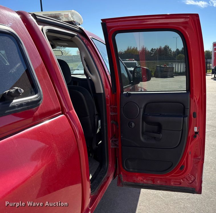 image for item EE4364 2005 Dodge Ram 1500 Quad Cab pickup truck