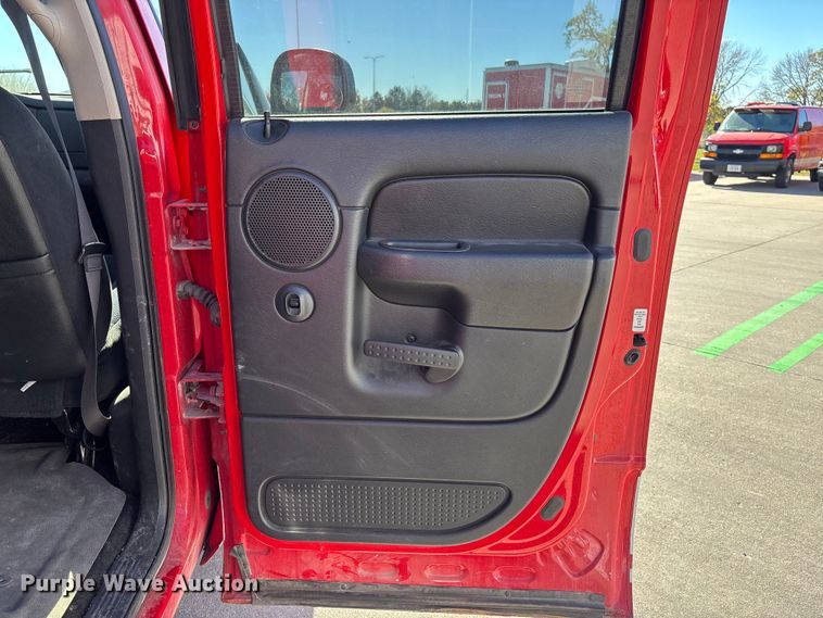 image for item EE4364 2005 Dodge Ram 1500 Quad Cab pickup truck