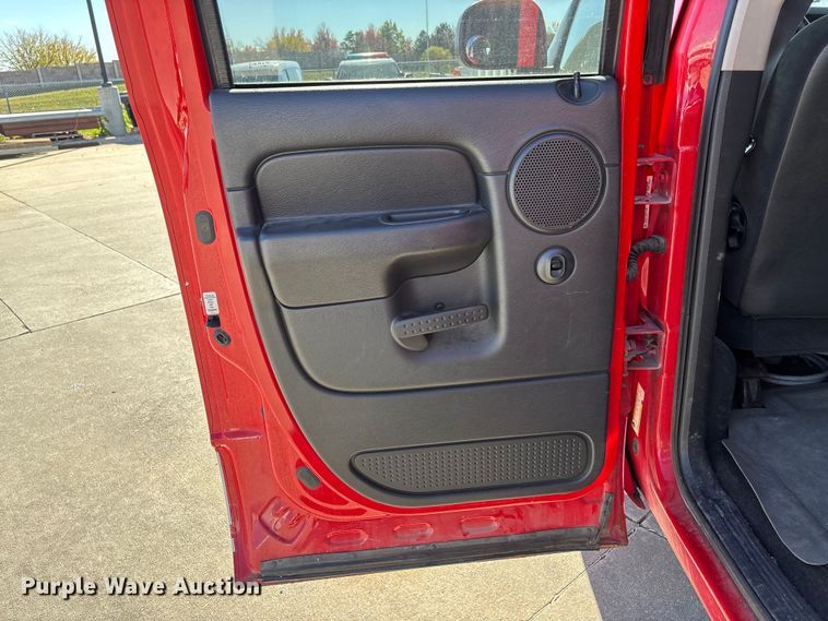 image for item EE4364 2005 Dodge Ram 1500 Quad Cab pickup truck