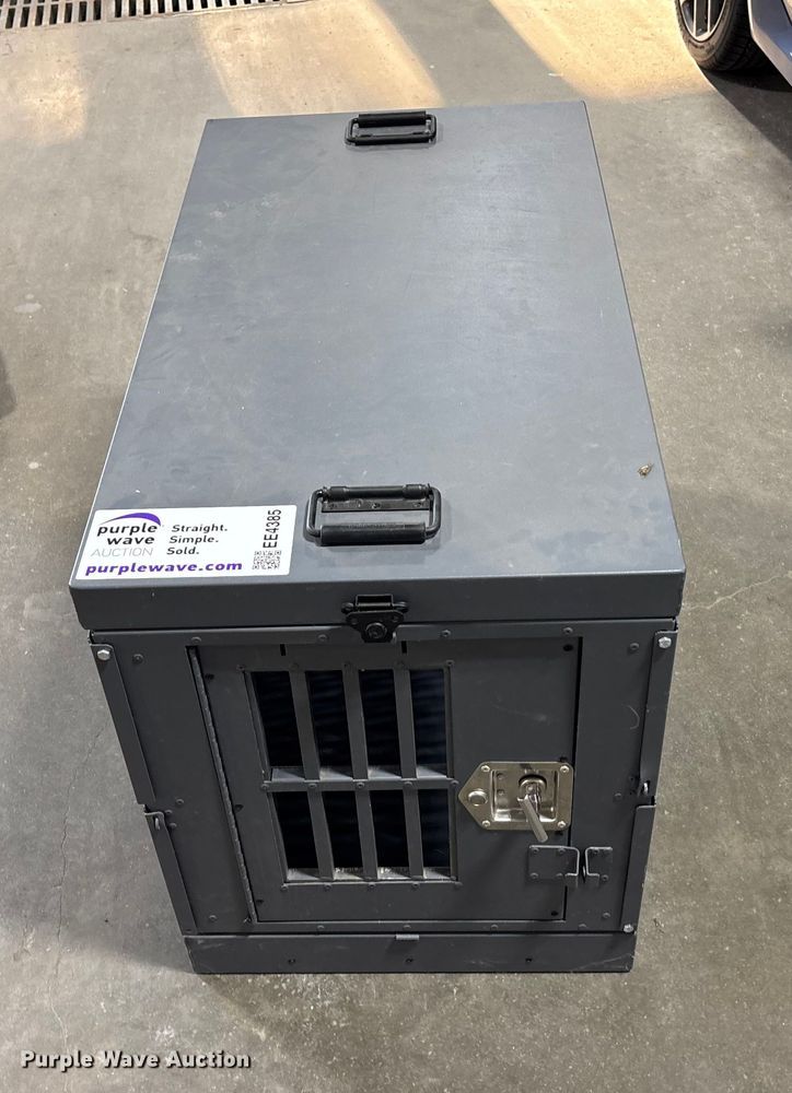 image for item EE4385 Ray Allen dog crate