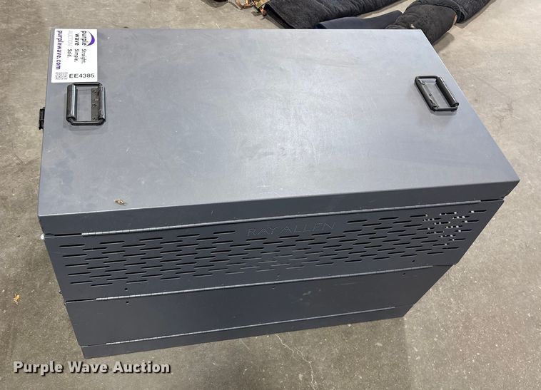 image for item EE4385 Ray Allen dog crate