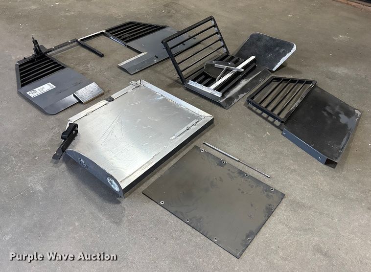 image for item EE4386 Law enforcement K9 cage